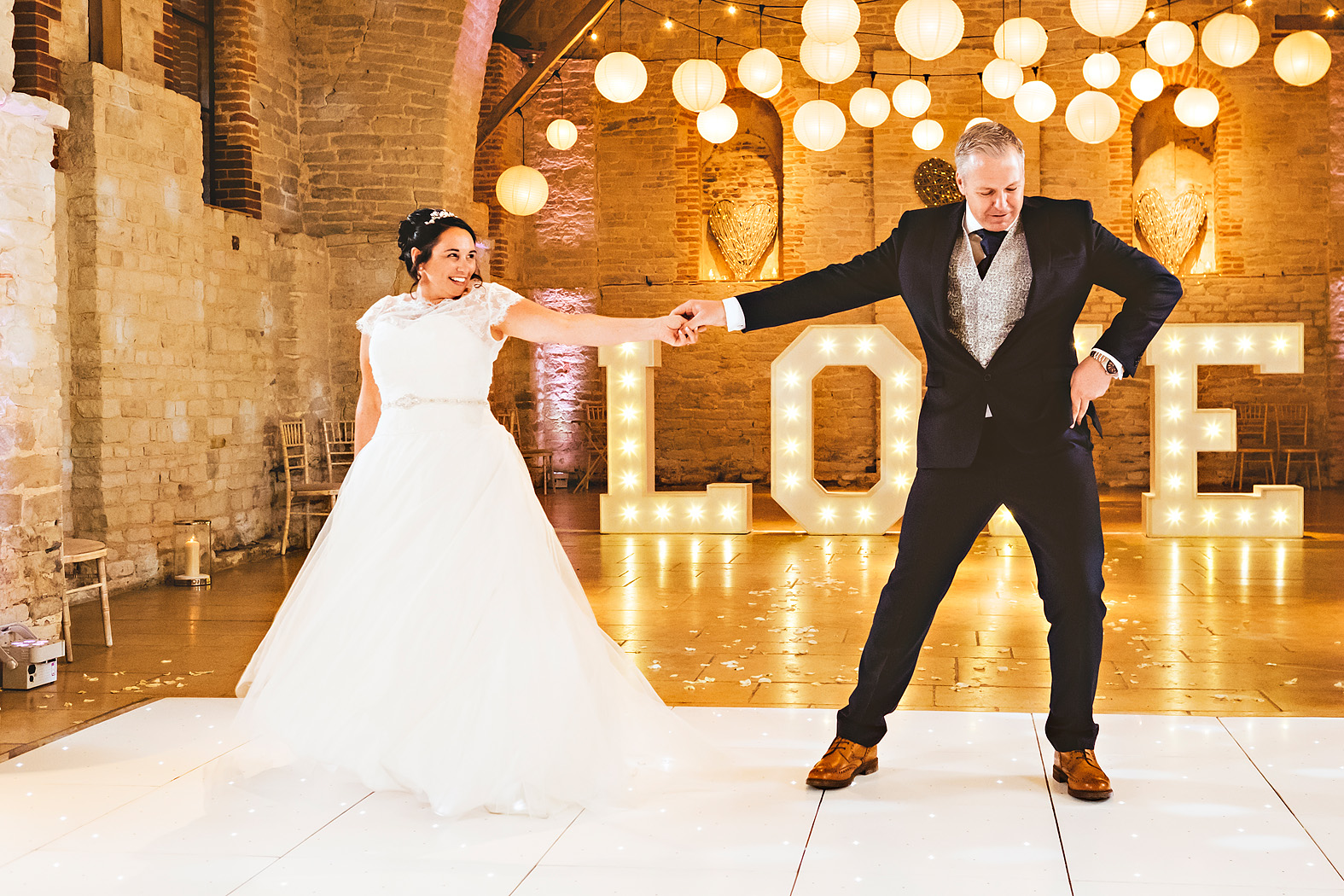 Donna and John – Hampshire Wedding at Tithe Barn